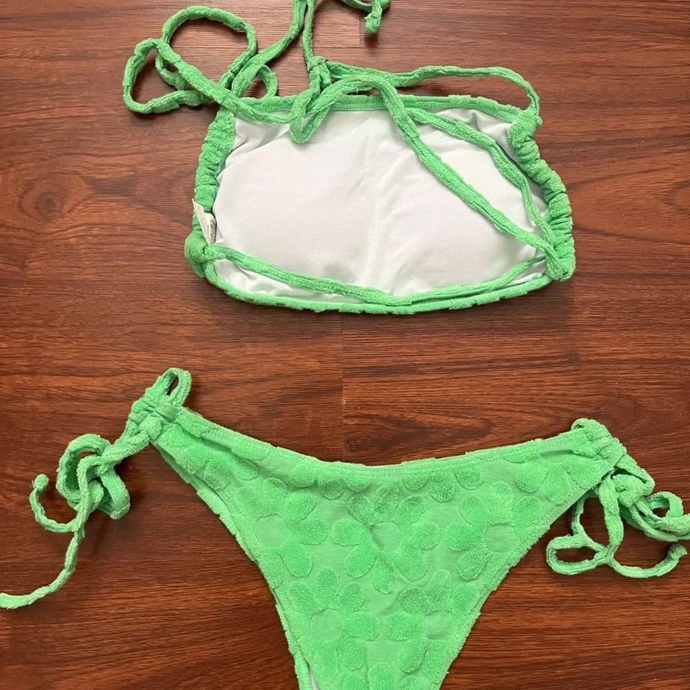 Green Textured Bikini Set - Picture 3 of 4